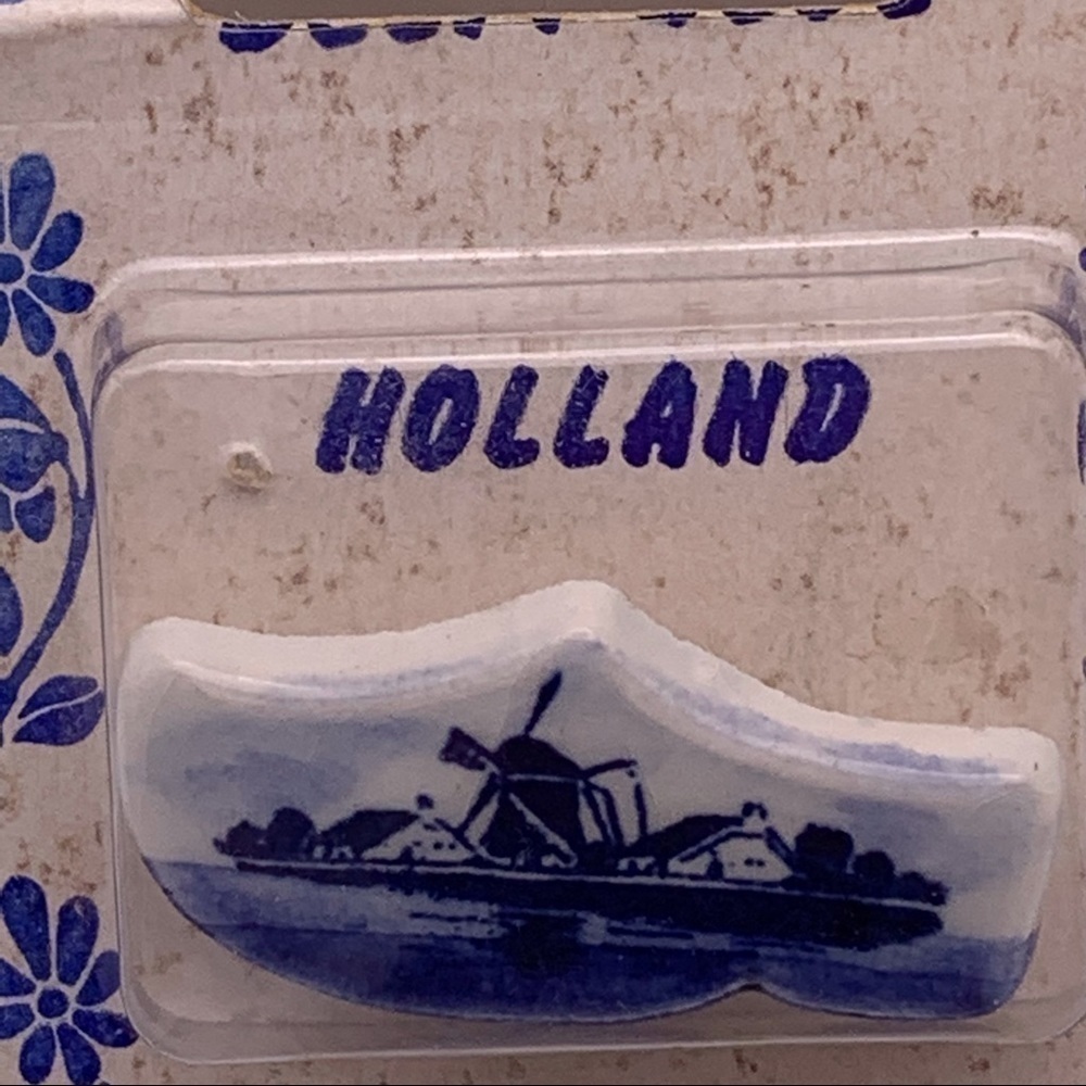 Small Blue Holland Danish Shoe Pin Brooch - Picture 2 of 8